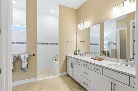 Bath - 9213 Sand Dune Cv, Parrish, FL 34219 photo 2 of 7