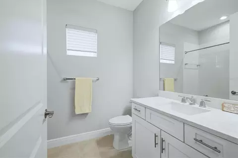Bath - 10117 Spruce River Way, Parrish, FL 34219 photo 2 of 2