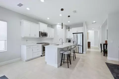 Kitchen - 10117 Spruce River Way, Parrish, FL 34219 photo 1 of 4