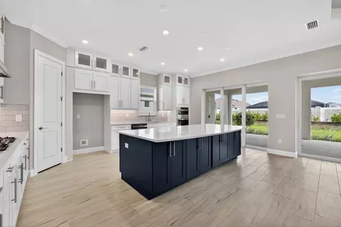 Kitchen - 15246 Contenta Loop, Bradenton, FL 34211 photo 2 of 5