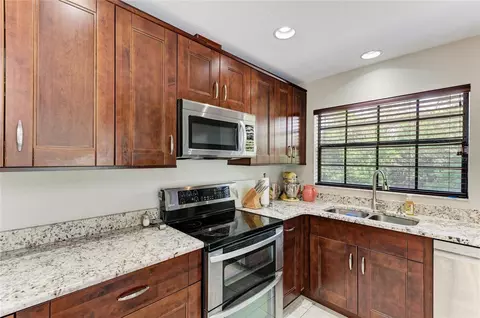Kitchen - 4609 44th Ave E, Bradenton, FL 34203 photo 2 of 3