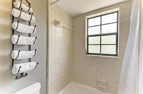 Bath - 4609 44th Ave E, Bradenton, FL 34203 photo 2 of 3