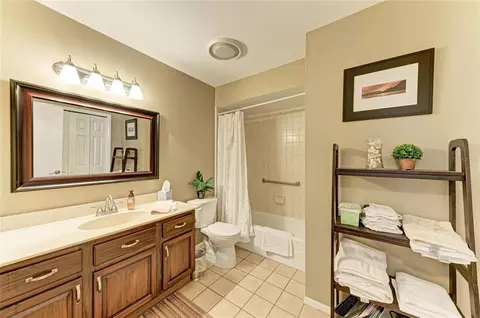 Bath - 4609 44th Ave E, Bradenton, FL 34203 photo 3 of 3
