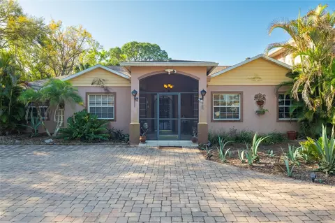 690 Percheron Cir, Nokomis, FL 34275