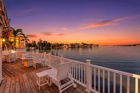 33 N Starboard Dr, Venice, FL 34285 photo 2
