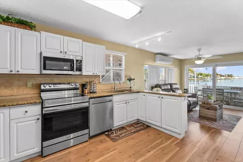 33 N Starboard Dr, Venice, FL 34285 photo 18