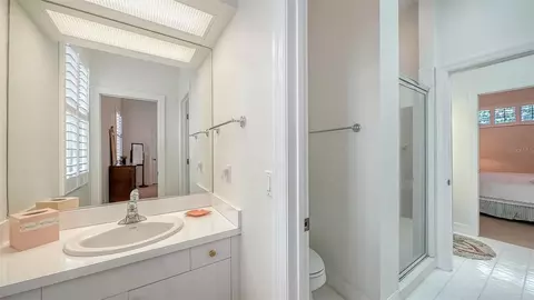 Bath - 61 Bayhead Ln, Osprey, FL 34229 photo 7 of 7