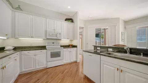 Kitchen - 61 Bayhead Ln, Osprey, FL 34229 photo 4 of 7