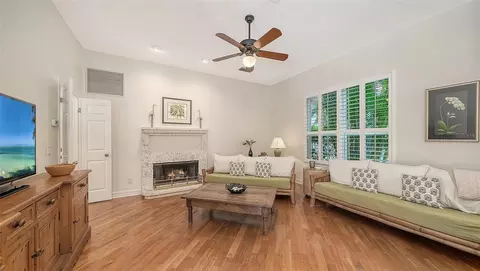 Living - 61 Bayhead Ln, Osprey, FL 34229 photo 3 of 5