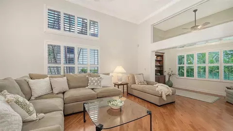 Living - 61 Bayhead Ln, Osprey, FL 34229 photo 2 of 5
