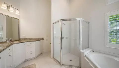 Bath - 61 Bayhead Ln, Osprey, FL 34229 photo 1 of 7