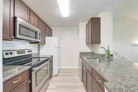 Kitchen - 8911 Manor Loop #207, Lakewood Ranch, FL 34202 photo 4 of 5