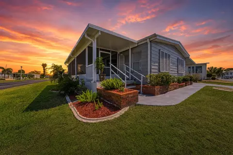 2 S Flora Vista St, Englewood, FL 34223