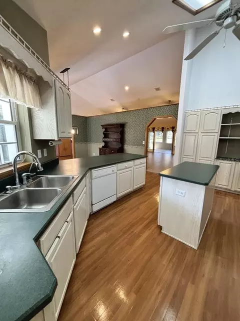 Kitchen - 1815 SE 89th Ln, Ocala, FL 34480 photo 2 of 5