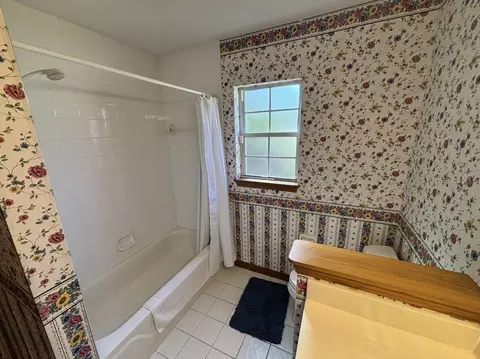 Bath - 1815 SE 89th Ln, Ocala, FL 34480 photo 3 of 5