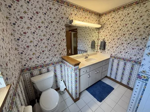 Bath - 1815 SE 89th Ln, Ocala, FL 34480 photo 4 of 5