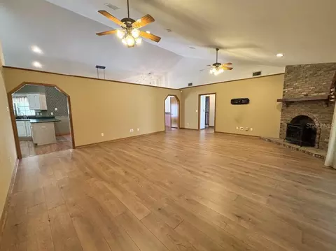 Living - 1815 SE 89th Ln, Ocala, FL 34480 photo 3 of 5