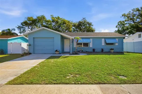 2217 Lauren Dr, Largo, FL 33774