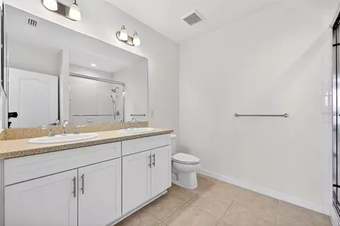 Bath - 8667 Canyon Creek Trl, Parrish, FL 34219 photo 2 of 4