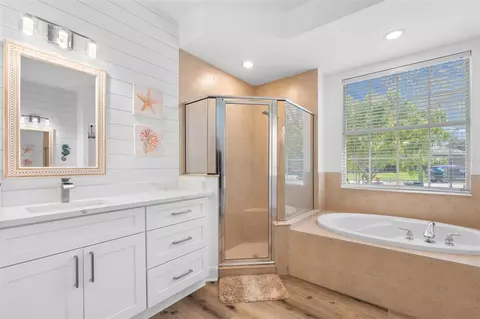 Bath - 11439 57th St E, Parrish, FL 34219 photo 2 of 6