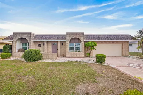1529 Allegheny Dr, Sun City Center, FL 33573