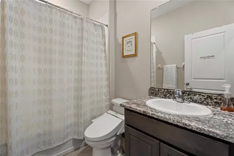 Bath - 16478 Woodside Gln, Parrish, FL 34219 photo 1 of 4