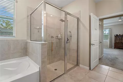 Bath - 16478 Woodside Gln, Parrish, FL 34219 photo 3 of 4