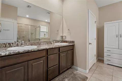 Bath - 16478 Woodside Gln, Parrish, FL 34219 photo 4 of 4
