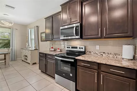 Kitchen - 16478 Woodside Gln, Parrish, FL 34219 photo 2 of 7