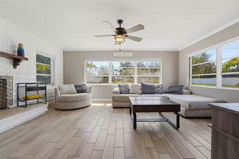 Living - 2400 Pine Ct, Nokomis, FL 34275 photo 4 of 6