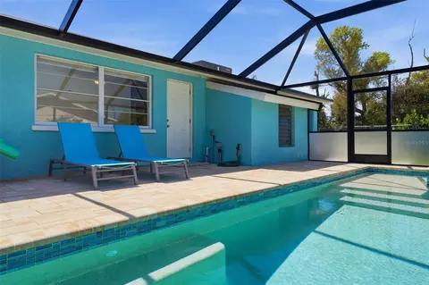 Exterior - 2400 Pine Ct, Nokomis, FL 34275 photo 9 of 15