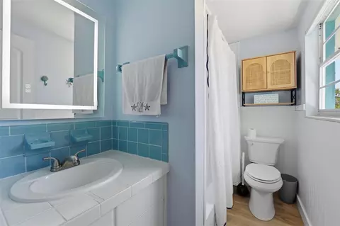 Bath - 2400 Pine Ct, Nokomis, FL 34275 photo 1 of 2