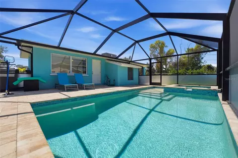 Exterior - 2400 Pine Ct, Nokomis, FL 34275 photo 10 of 15