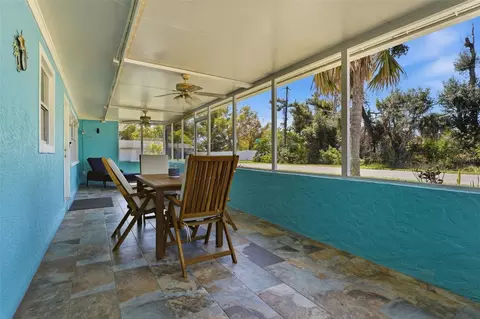 Exterior - 2400 Pine Ct, Nokomis, FL 34275 photo 6 of 15