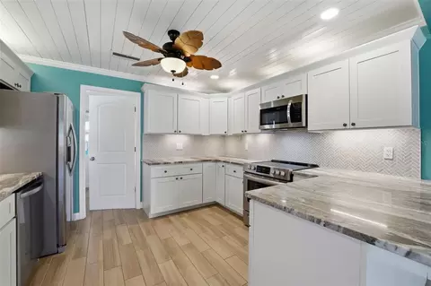 Kitchen - 2400 Pine Ct, Nokomis, FL 34275 photo 2 of 4