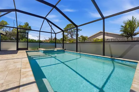 Exterior - 2400 Pine Ct, Nokomis, FL 34275 photo 2 of 15