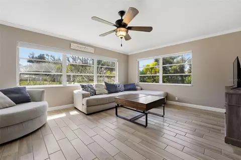 Living - 2400 Pine Ct, Nokomis, FL 34275 photo 5 of 6