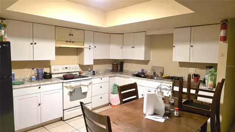 Kitchen - 208 58th Ave E, Bradenton, FL 34203 photo 1 of 2