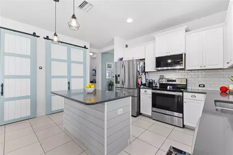 Kitchen - 1316 Thornbury Dr, Parrish, FL 34219 photo 2 of 4