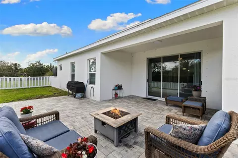Exterior - 1316 Thornbury Dr, Parrish, FL 34219 photo 7 of 10