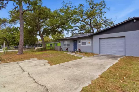 Exterior - 2710 5th St E, Bradenton, FL 34208 photo 2 of 11