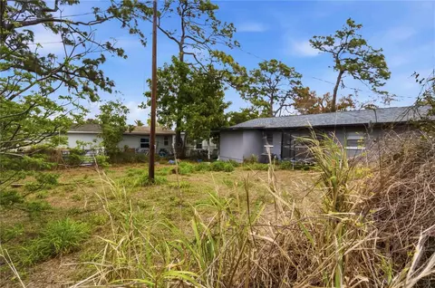 Exterior - 2710 5th St E, Bradenton, FL 34208 photo 10 of 11