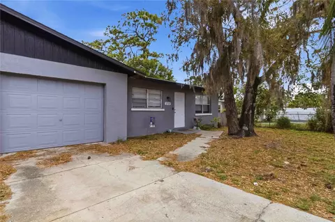 Exterior - 2710 5th St E, Bradenton, FL 34208 photo 4 of 11