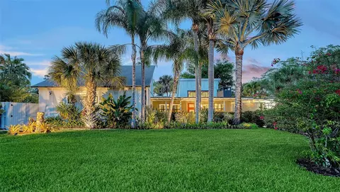 1855 Sherwood St, Sarasota, FL 34231