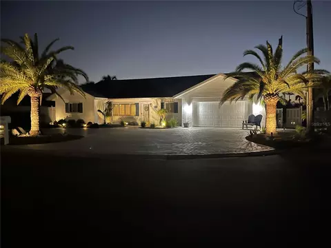 Exterior - 3704 100th St W, Bradenton, FL 34210 photo 2 of 10