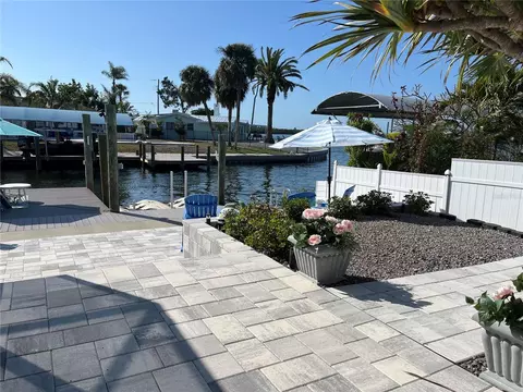 Exterior - 3704 100th St W, Bradenton, FL 34210 photo 8 of 10