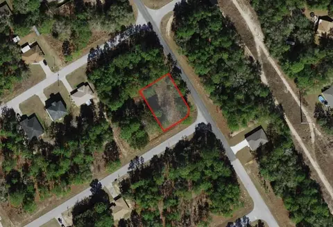 805 W Smallman Pl, Citrus Springs, FL 34434