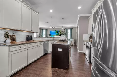 Kitchen - 3008 91st Ave E, Parrish, FL 34219 photo 7 of 8