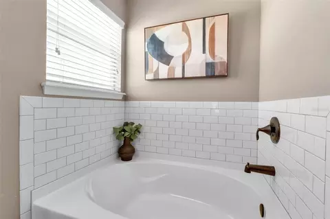 Bath - 3008 91st Ave E, Parrish, FL 34219 photo 4 of 7