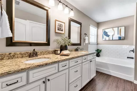 Bath - 3008 91st Ave E, Parrish, FL 34219 photo 2 of 7